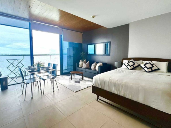 Studio Luxury Beachside Living