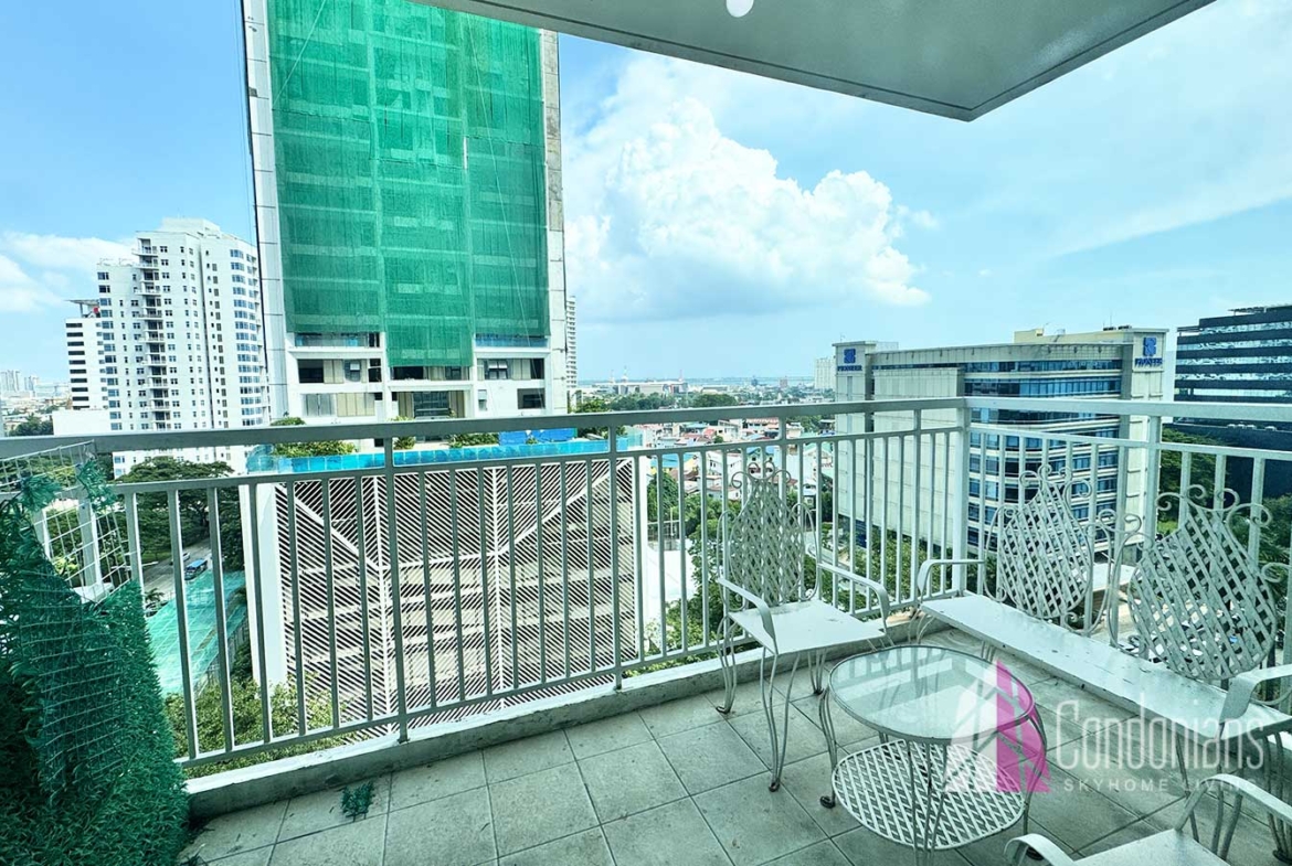 2BR with Balcony at Solinea
