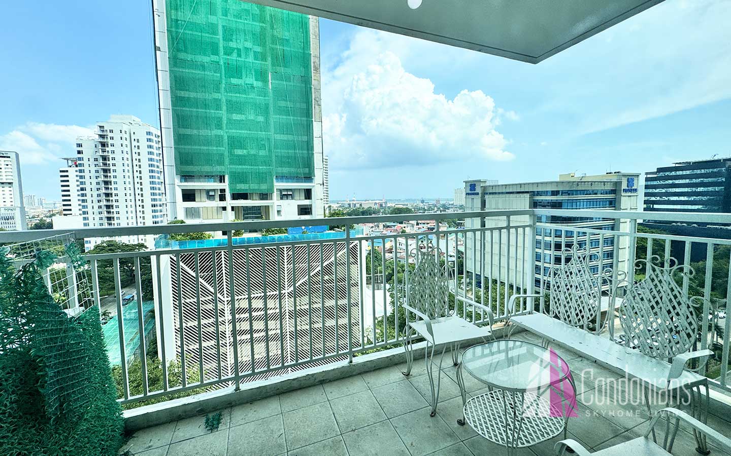 2BR with Balcony at Solinea